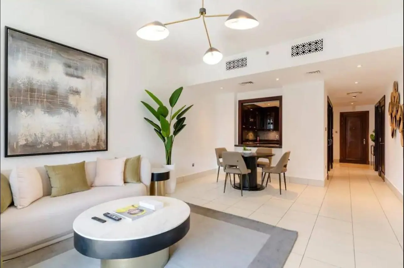 Aws Holiday Homes - Charming Stay In Downtown location